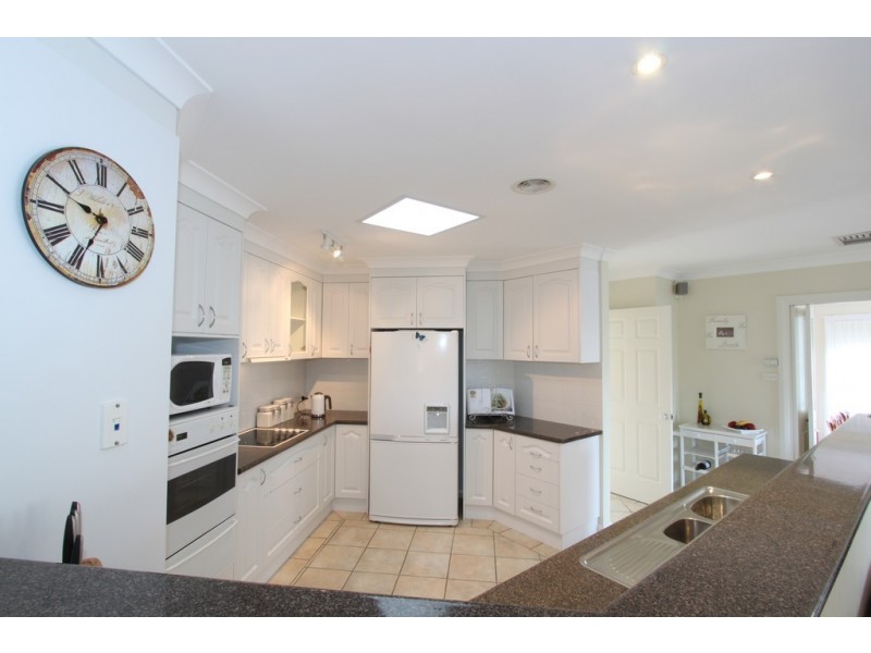 46 Bayside Court, Jerrabomberra NSW 2619