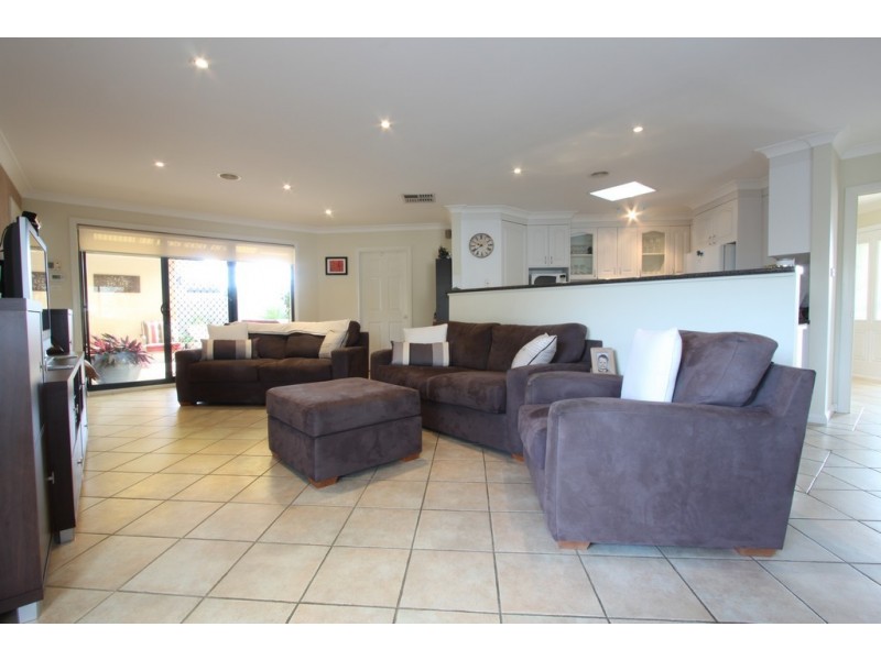 46 Bayside Court, Jerrabomberra NSW 2619