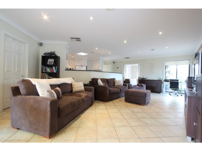 46 Bayside Court, Jerrabomberra NSW 2619