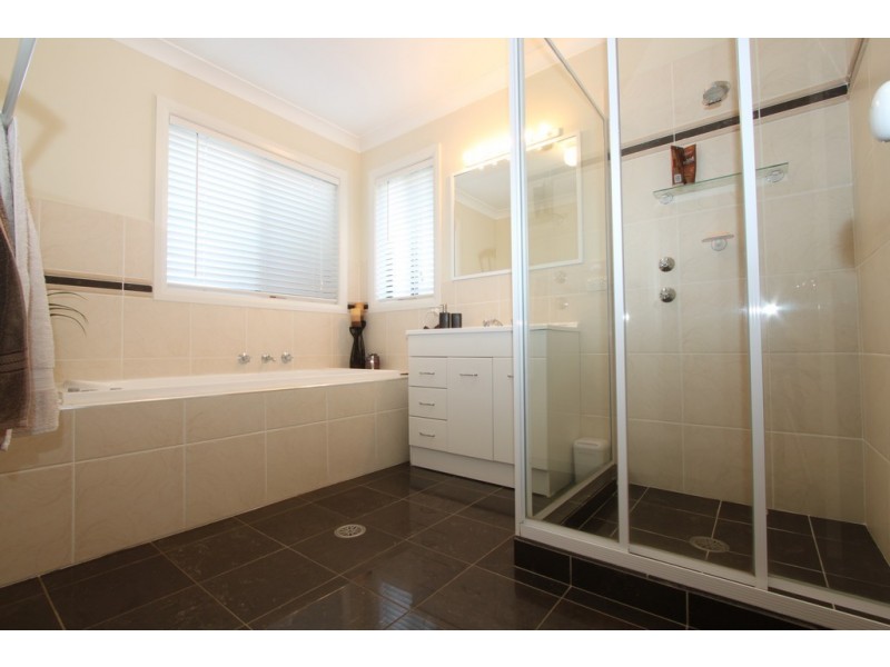 46 Bayside Court, Jerrabomberra NSW 2619