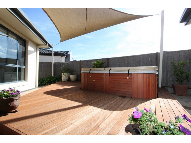 46 Bayside Court, Jerrabomberra NSW 2619