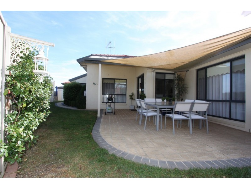 46 Bayside Court, Jerrabomberra NSW 2619