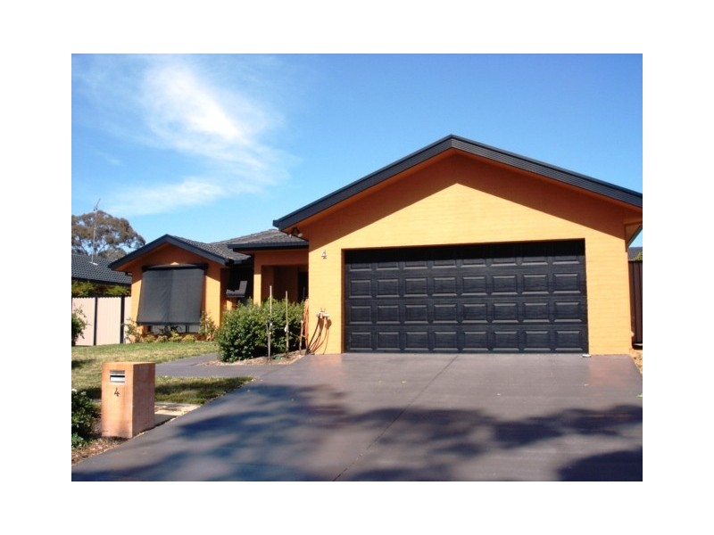 4 Dillwynia, Queanbeyan NSW 2620