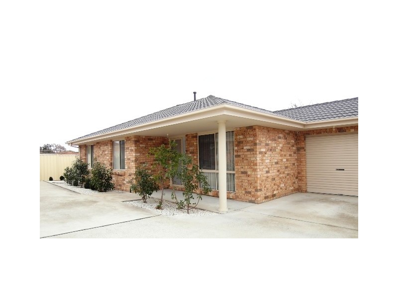 4/1B McKeahnie Street, Queanbeyan NSW 2620