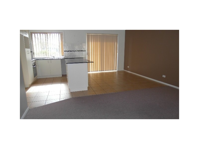 4/1B McKeahnie Street, Queanbeyan NSW 2620