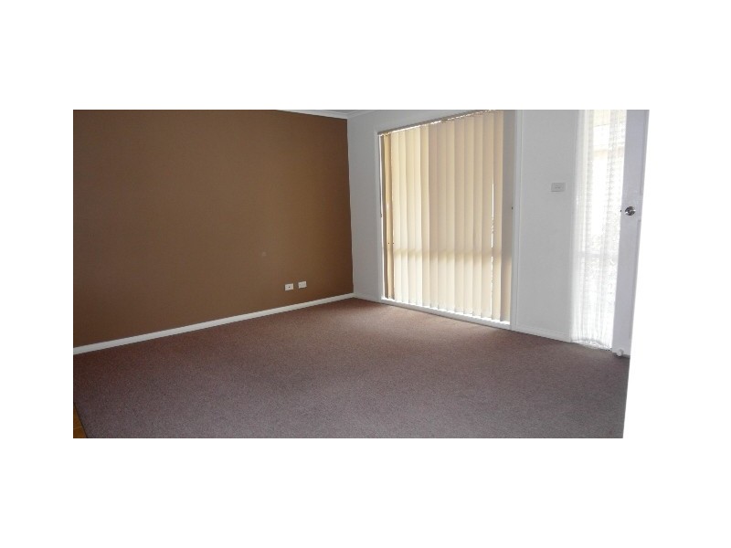4/1B McKeahnie Street, Queanbeyan NSW 2620