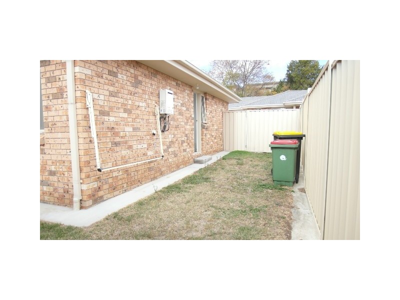 4/1B McKeahnie Street, Queanbeyan NSW 2620