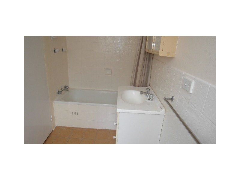 4/50 Trinculo Place, Queanbeyan NSW 2620