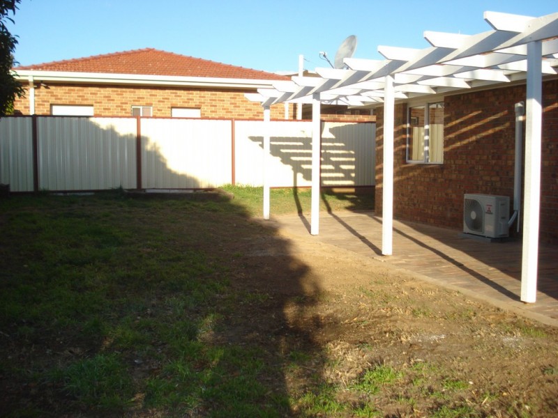 12 Parkview Crescent, Queanbeyan NSW 2620