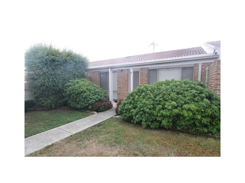 7/39 Walker Crescent, Jerrabomberra NSW 2619