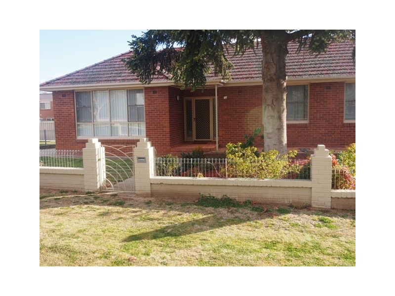 31 Molonglo Street, Queanbeyan NSW 2620