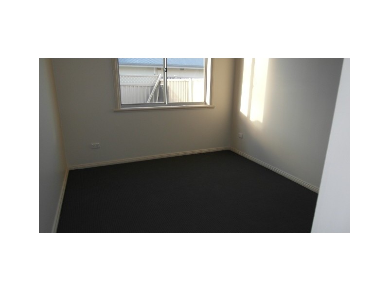 1/27 Donald Road, Queanbeyan NSW 2620