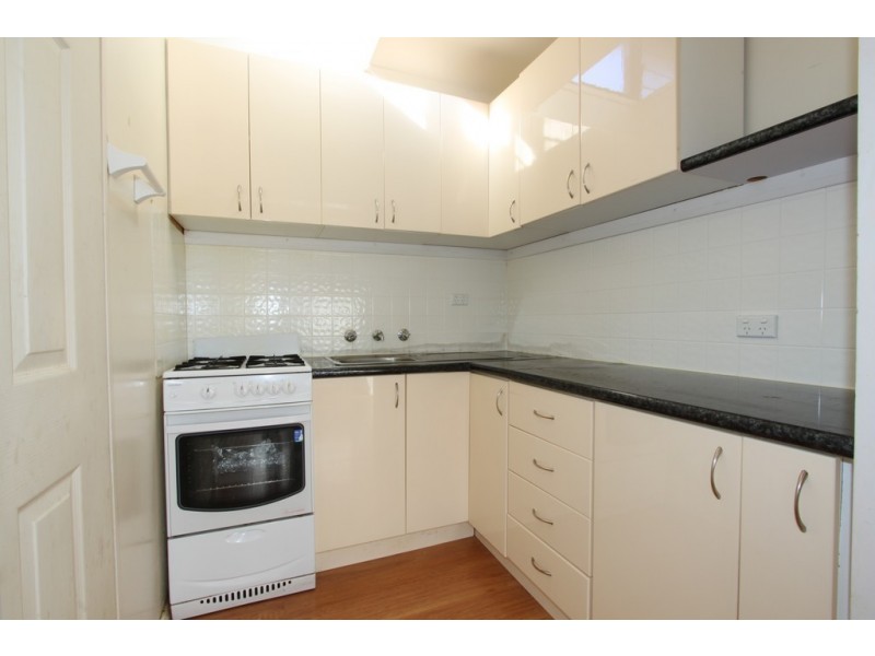 8/126 Henderson Road, Queanbeyan NSW 2620