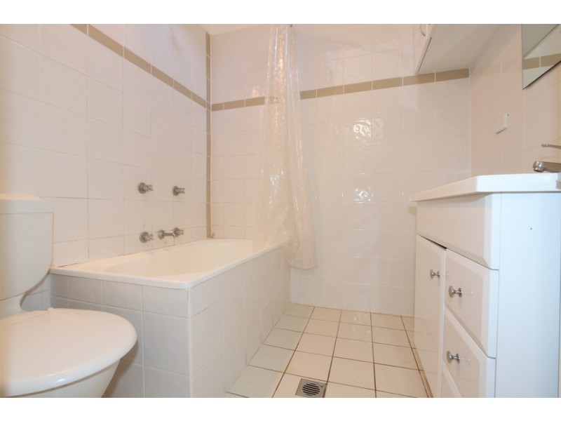 8/126 Henderson Road, Queanbeyan NSW 2620