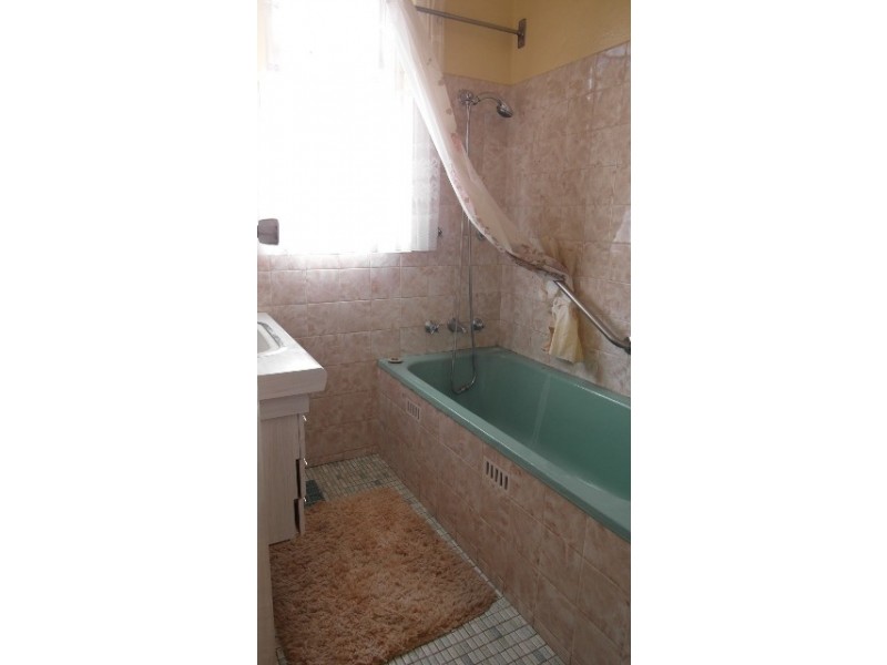 80 Uriarra Road, Queanbeyan NSW 2620