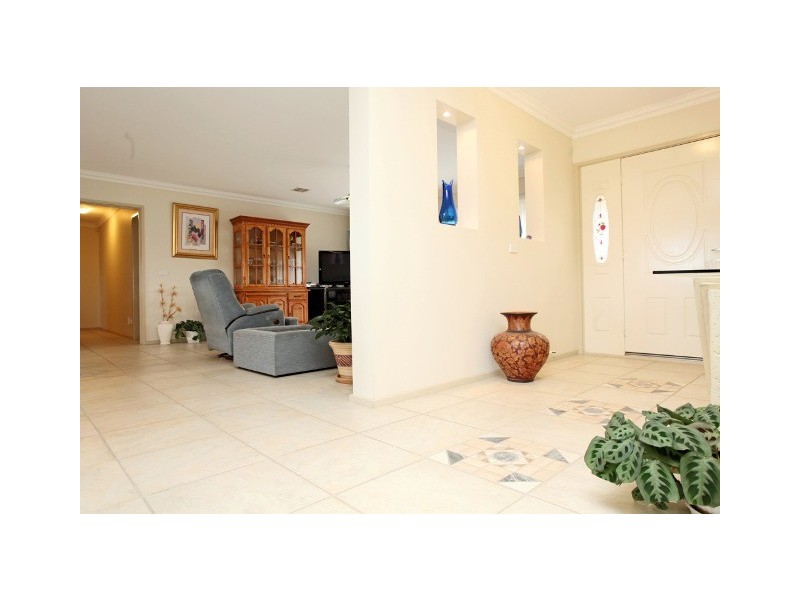 7 Kalang Place, Jerrabomberra NSW 2619