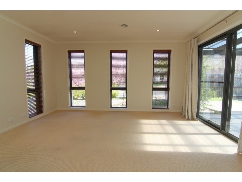 10 Allambee Street, Jerrabomberra NSW 2619