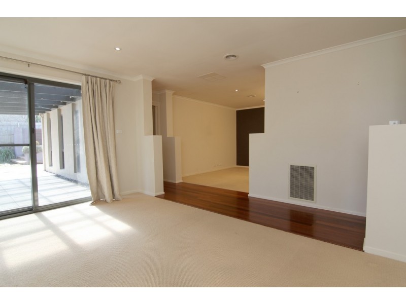 10 Allambee Street, Jerrabomberra NSW 2619