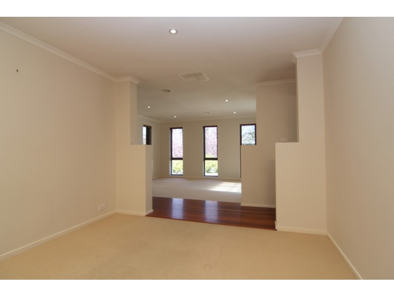10 Allambee Street, Jerrabomberra NSW 2619