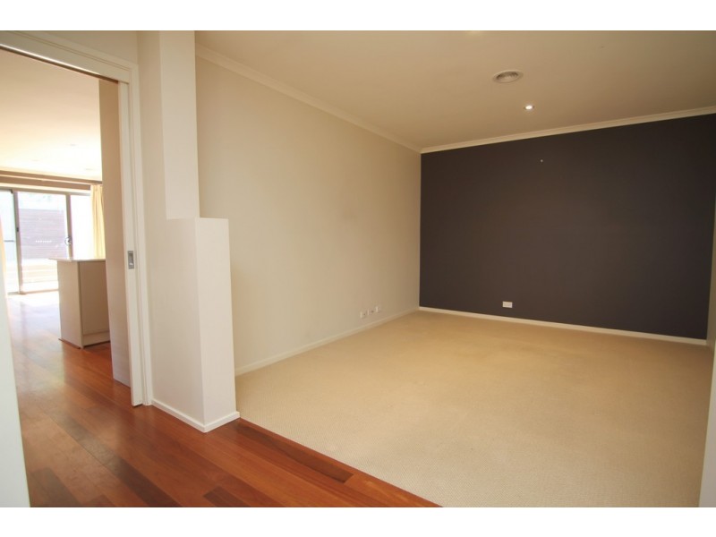 10 Allambee Street, Jerrabomberra NSW 2619