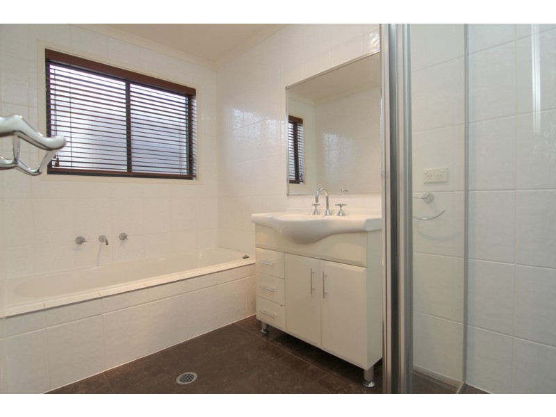 10 Allambee Street, Jerrabomberra NSW 2619