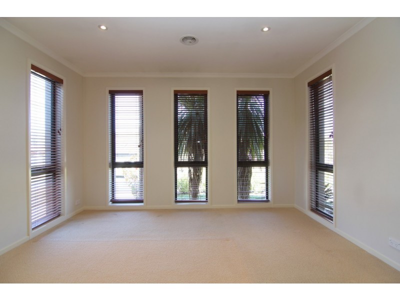 10 Allambee Street, Jerrabomberra NSW 2619