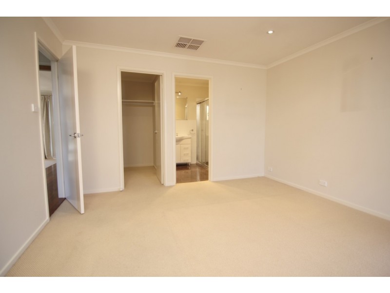 10 Allambee Street, Jerrabomberra NSW 2619