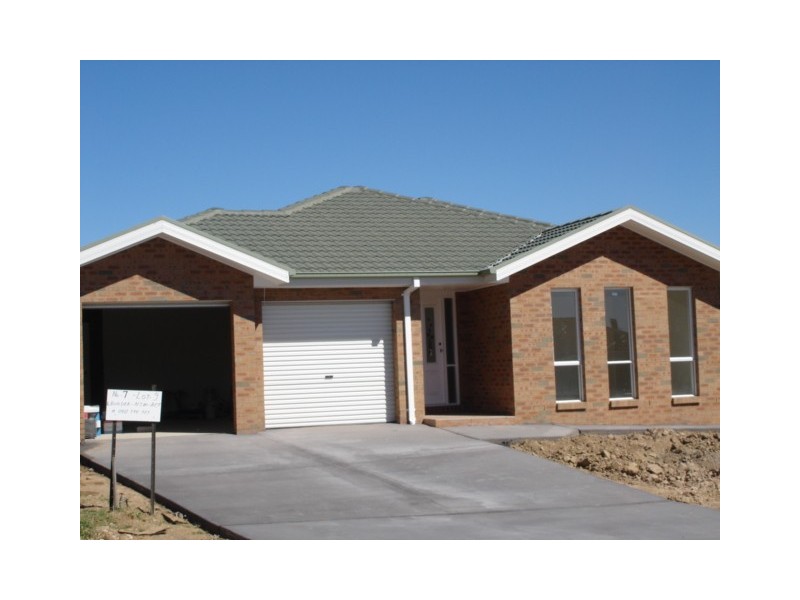 7 Richard Avenue, Queanbeyan NSW 2620