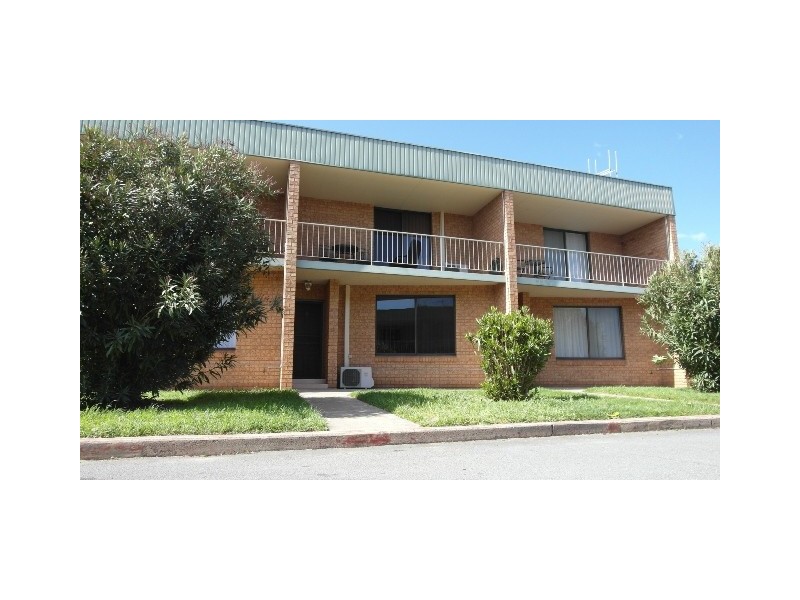 4/22 Bungendore Road, Queanbeyan NSW 2620