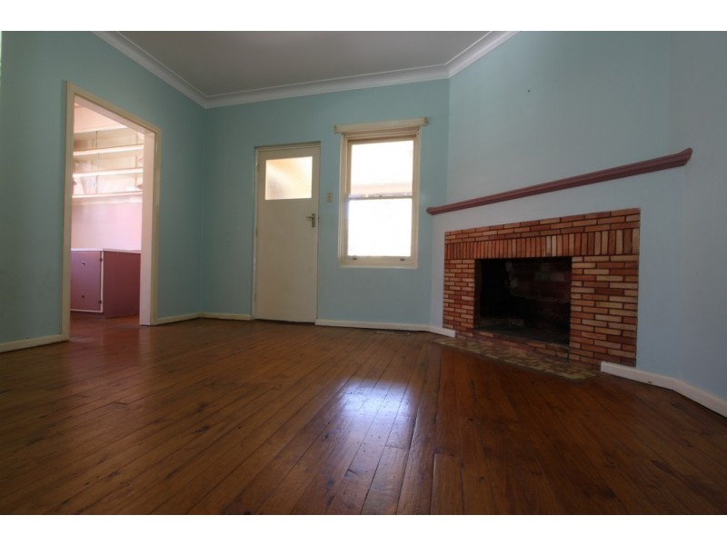 39 The Crescent, Queanbeyan NSW 2620