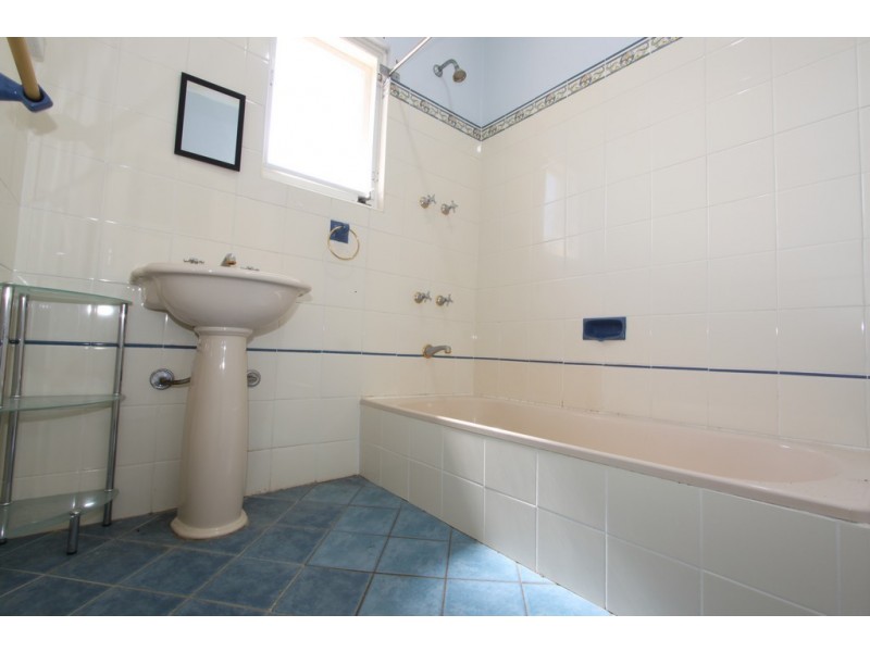 39 The Crescent, Queanbeyan NSW 2620