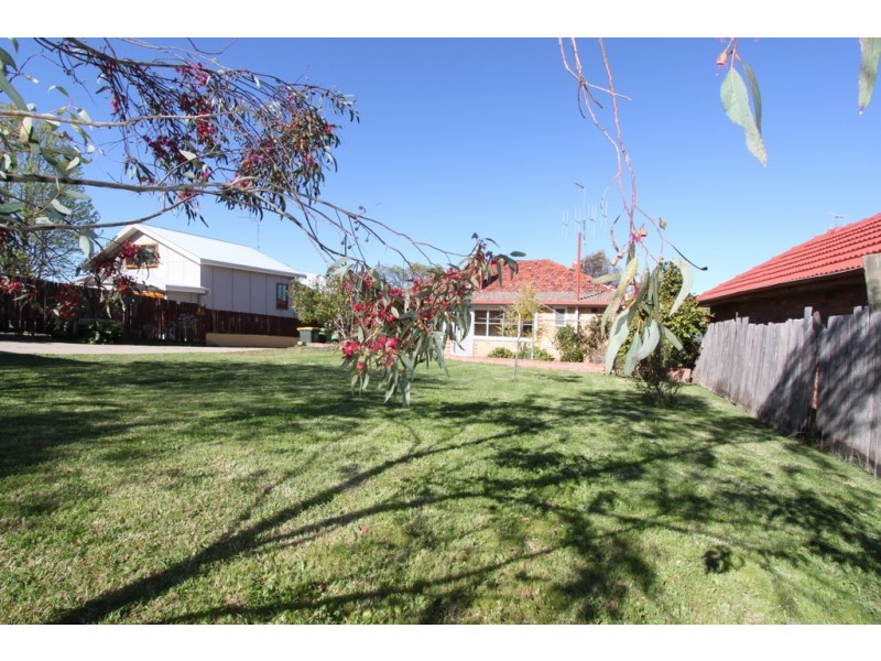 39 The Crescent, Queanbeyan NSW 2620