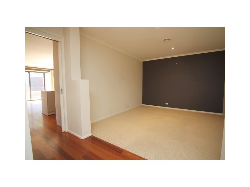 10 Allambee Street, Jerrabomberra NSW 2619