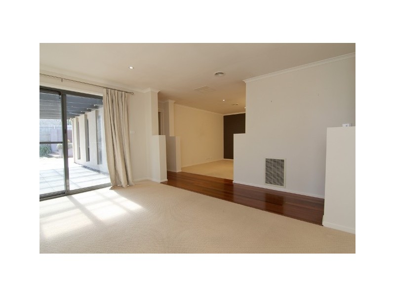 10 Allambee Street, Jerrabomberra NSW 2619