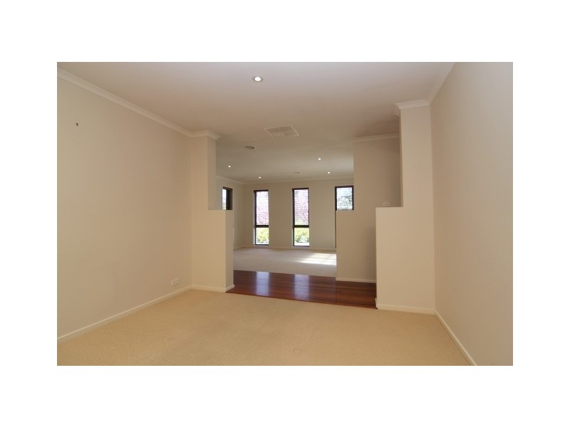 10 Allambee Street, Jerrabomberra NSW 2619