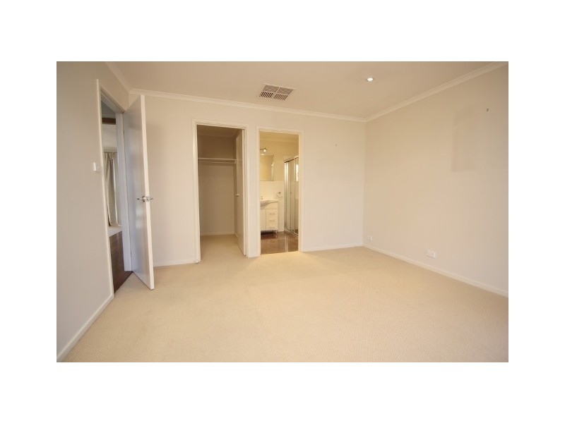10 Allambee Street, Jerrabomberra NSW 2619