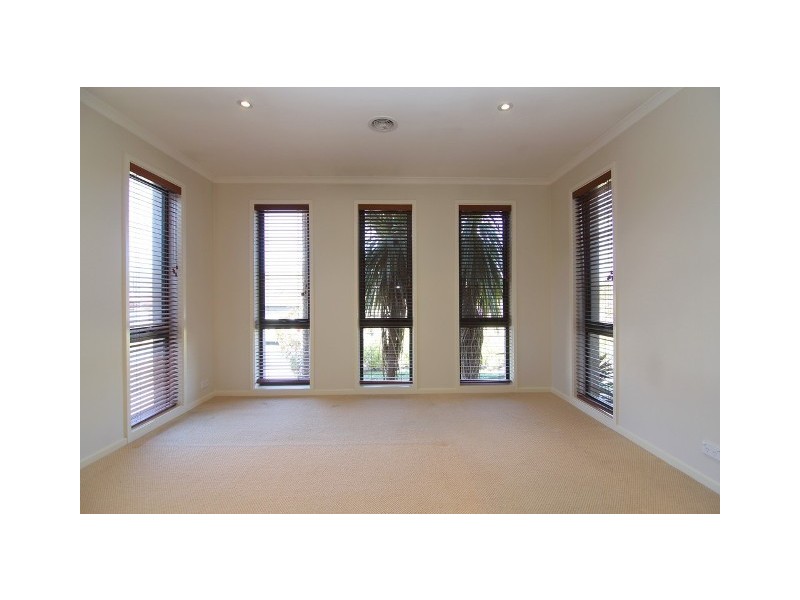 10 Allambee Street, Jerrabomberra NSW 2619