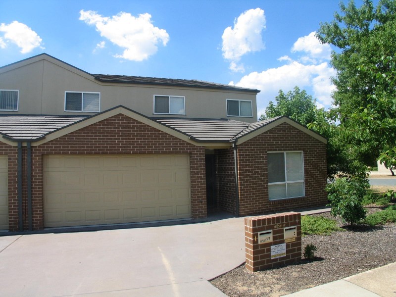 1/1 Garland Avenue, Queanbeyan NSW 2620