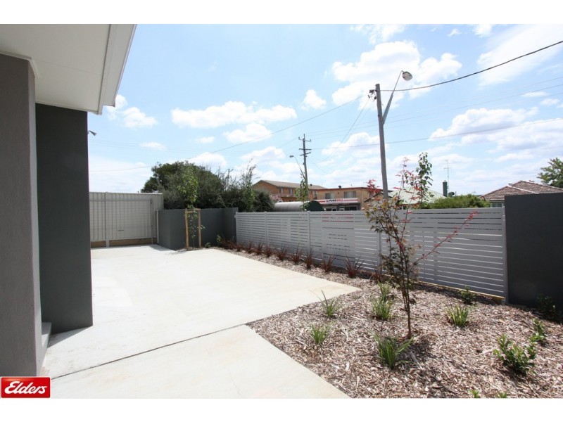 76-78 Uriarra Road, Queanbeyan NSW 2620
