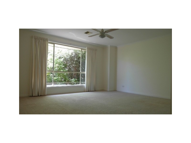 28 Parkview Crescent, Jerrabomberra NSW 2619