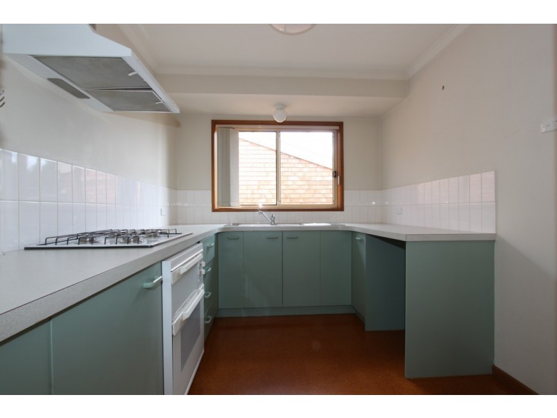 8/103 Bicentennial Drive, Jerrabomberra NSW 2619