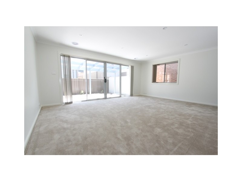 1/12 Mulloon, Queanbeyan NSW 2620