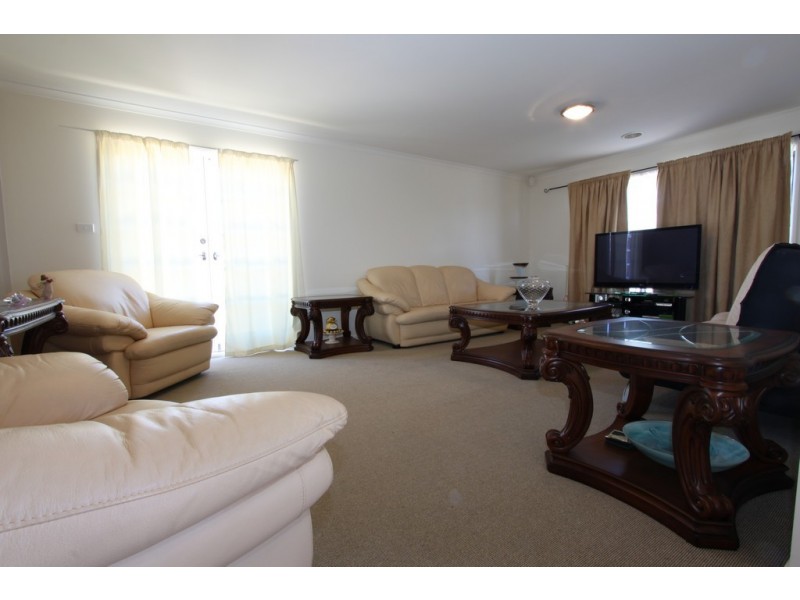 13 Tooroonga Crescent, Jerrabomberra NSW 2619