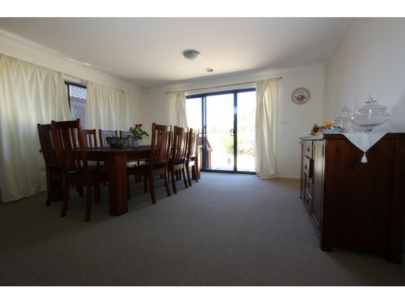 13 Tooroonga Crescent, Jerrabomberra NSW 2619
