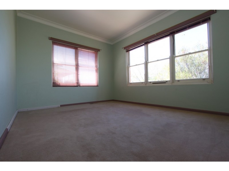 39 The Crescent, Queanbeyan NSW 2620