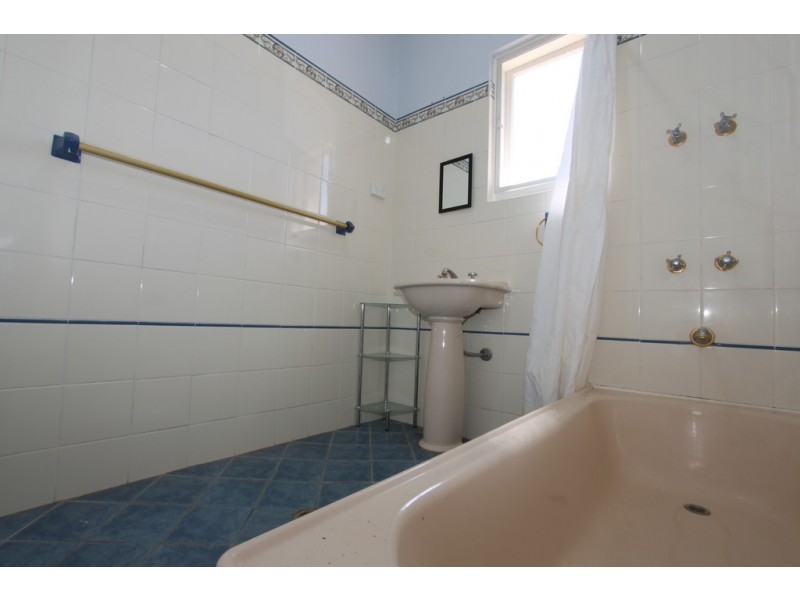 39 The Crescent, Queanbeyan NSW 2620