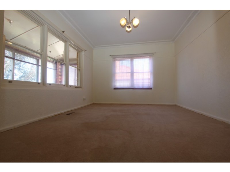 39 The Crescent, Queanbeyan NSW 2620