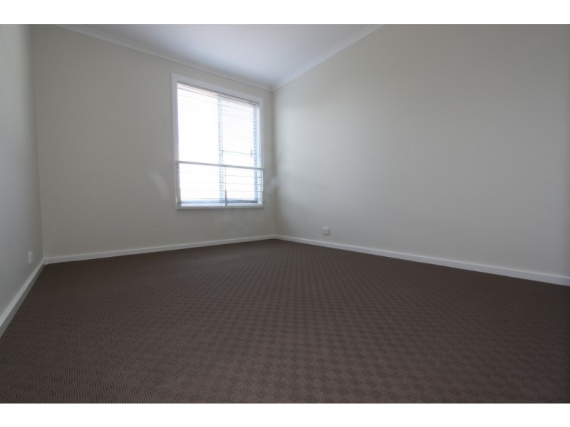 3/5 McKeahnie Street, Queanbeyan NSW 2620