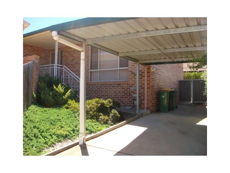 2/4 Marilyn Place, Queanbeyan NSW 2620