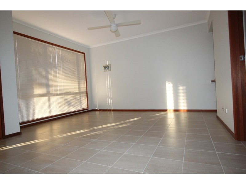 20/27 Elm Way, Jerrabomberra NSW 2619